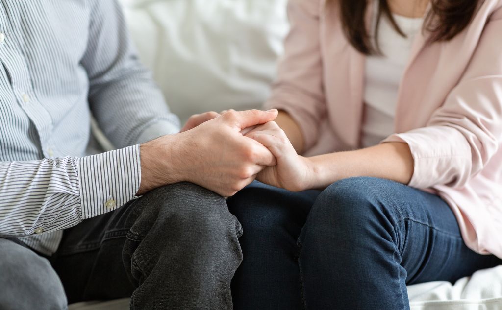 ケース①:結婚10年目のすれ違い
状況
夫が仕事中心で妻が孤独を感じる
取り組み
カウンセリングで不満を言語化
結果
週一回の夫婦ミーティング導入で改善