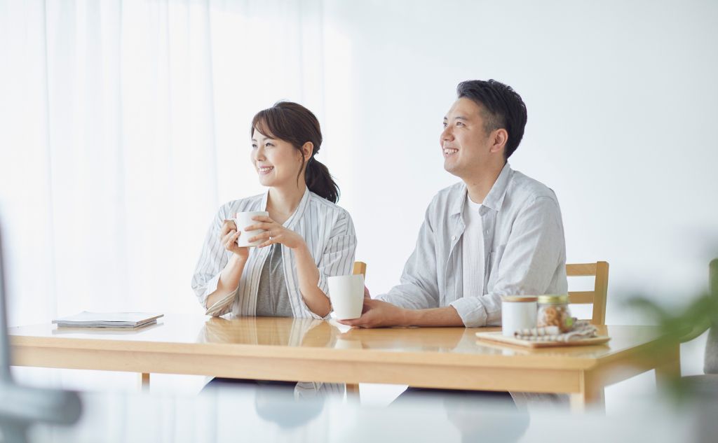 5年間のセックスレス克服事例
5年間、旦那に抱いてもらえずにいました。でも、週1回だけ“本音を話す時間”を作るようにしてから、少しずつ心の距離が縮まりました。そこから“触れる習慣”を少しずつ取り戻し、今ではスローセックスも楽しめる関係に戻れています。
