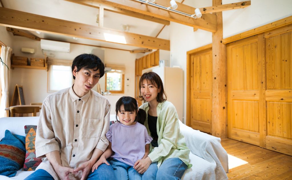 実例①:数秘術で“今は試練の時期”と知って行動を見直し
年齢:35歳/子あり(3歳)/結婚歴:5年
占術:数秘術(ライフパスナンバー・イヤーナンバー)
結果:「5」の年=変化の多い試練の時期
行動:夫婦カウンセリングを開始、家事分担を明確化
現在:別居せずに生活を継続、夫婦間の会話が回復