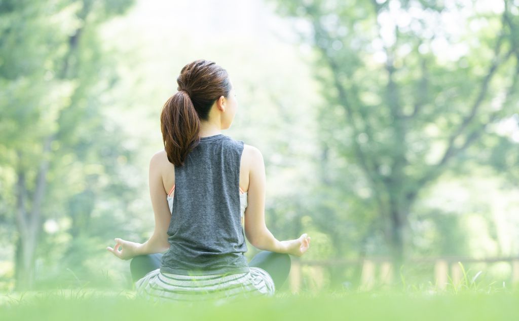 自分磨きで変化を感じた実例集
Before
育児と家事に追われ、日常に余裕がなかった
夫とは会話もスキンシップも減少、心がすれ違っていた

After
ヨガを始めて自分の時間を確保し、心身のバランスが整う
夫から「最近明るくなったね」と笑顔で声をかけられるように