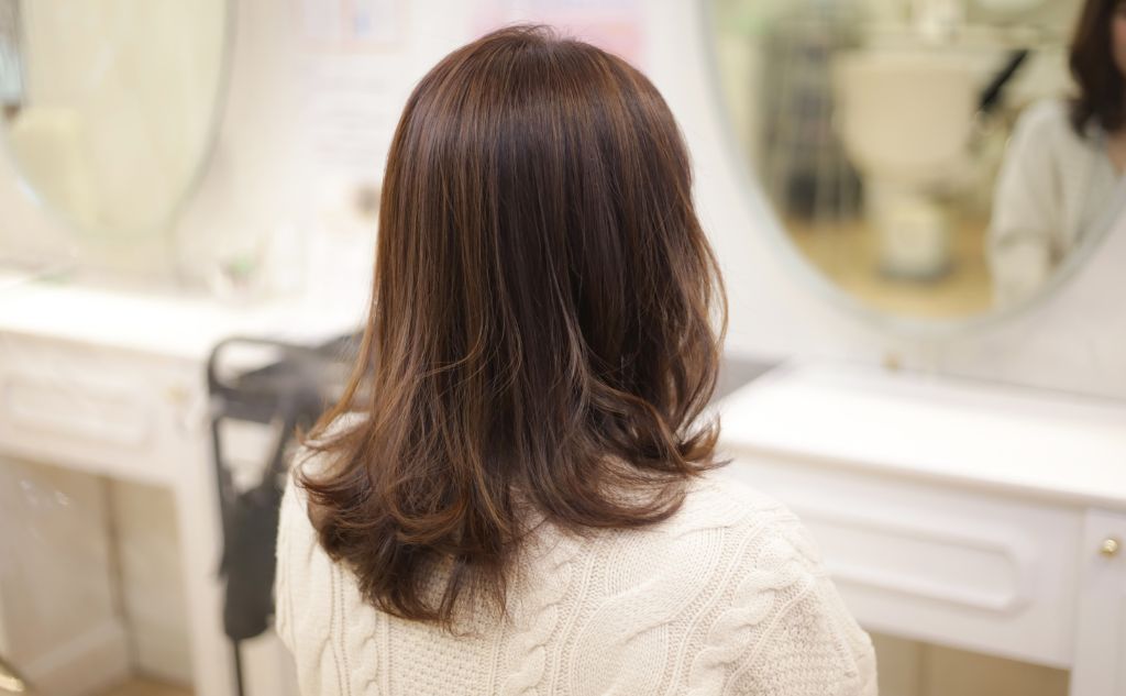 自分磨きで変化を感じた実例集
Before
外見への関心を失い、鏡を見るのも億劫に
夫との関係も淡々とした毎日

After
美容院でイメチェンし、新しいファッションにも挑戦
「その服、似合うね」と夫に久しぶりに褒められる