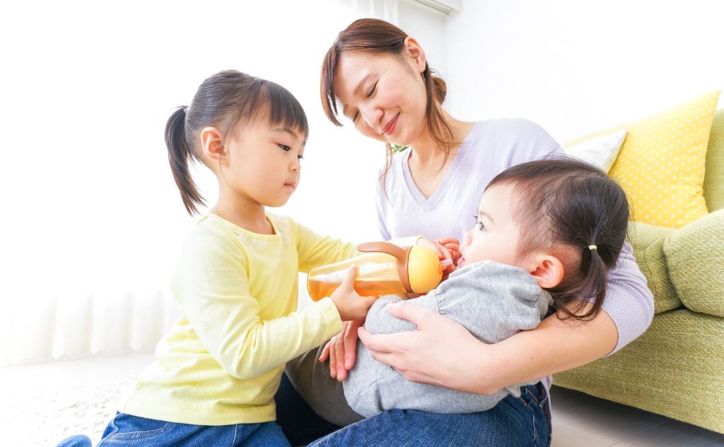体験談①:「占いで“今は動かない”という決断に」
名前
佐藤 彩さん(仮名)
悩み
夫の帰宅が遅く、会話もなくなった。浮気の気配もあるが証拠はなし。子どものために離婚は避けたいが、限界が近い。
占い結果
「来年以降に家族関係に転機が訪れる。今は“無理に動く”より、タイミングを見極める時期」と出た。
その後の行動
占いを見て「今は急がなくていい」と思えた。家計や仕事探しなど、“備える”行動に意識を切り替えた。夫の様子を観察しつつ、子どもとの時間を大切にするようになった。
