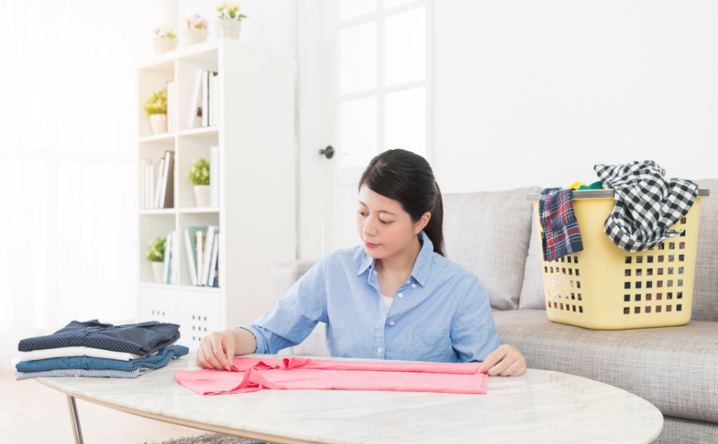 生活と経済を立て直した例
状況
モラハラと家庭内別居に悩んでいた
占い
四柱推命とタロットで「離婚の時期」と「転職の運勢」を確認
結果
「占いで“今が動くタイミングだよ”と言われて、覚悟が決まりました。あの時期に合わせて離婚を進めたことで気持ちもスムーズに切り替わり、働き方も見直せました。パートと在宅の仕事を組み合わせる生活に変えてからは収入も安定し、子どもとの時間も増えて、心に余裕が戻りました。」